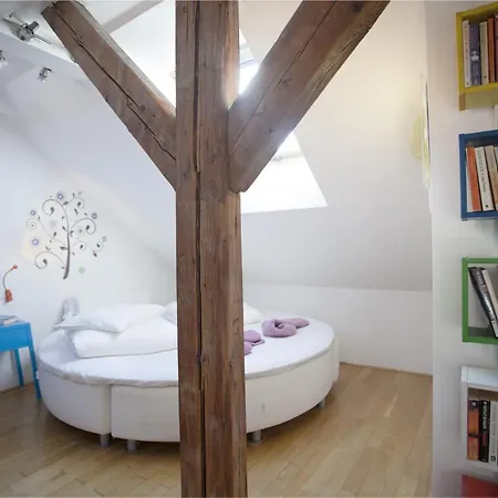 Roof Flat 15' To Charles Bridge